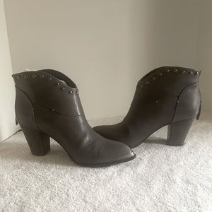 Makowsky Ankle Boots